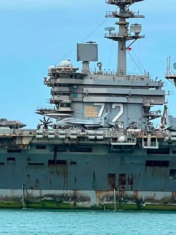 1000006372.jpg 9개월 만에 입항하는 USS 링컨의 상태