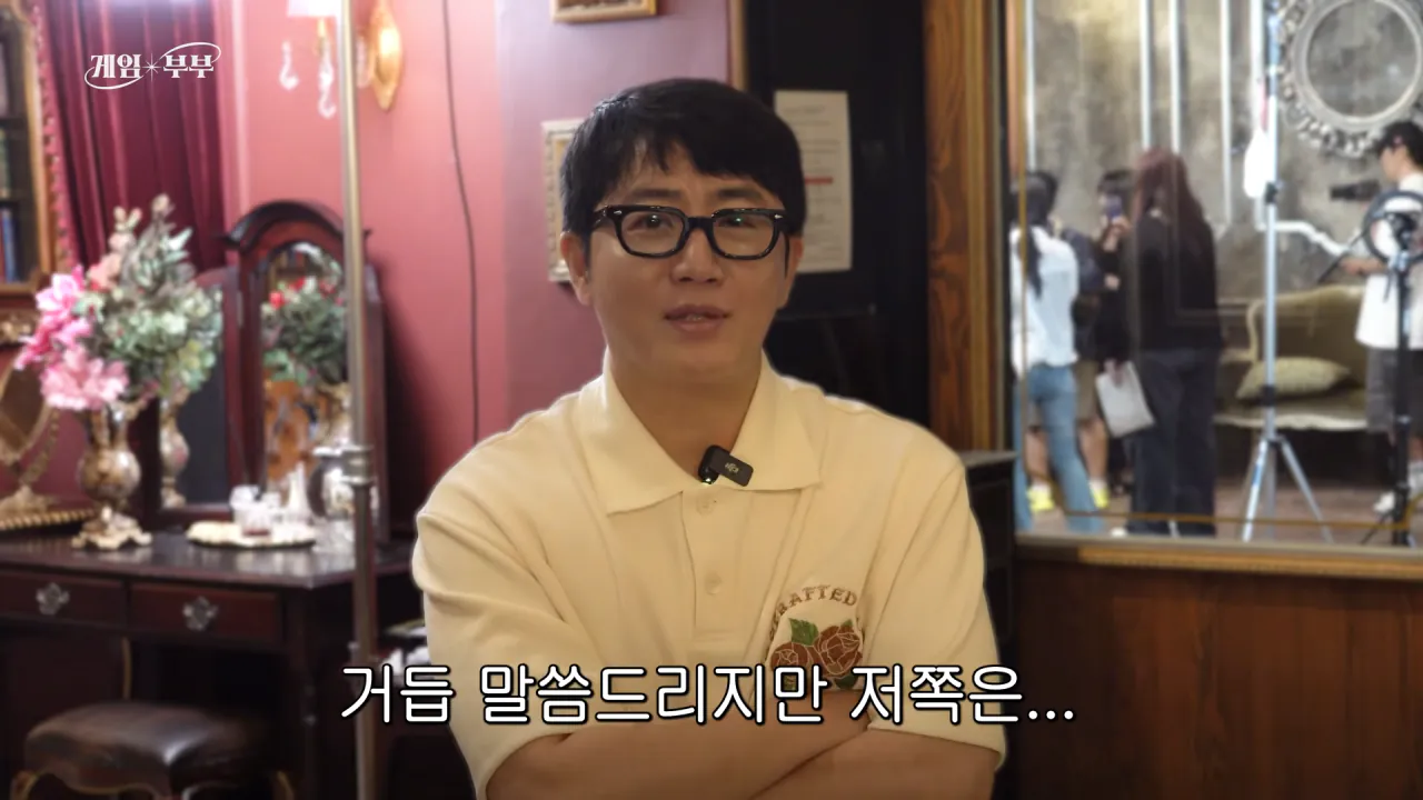 “정상적인 가족 아냐“ 도파민에 미친 부부 (김가연, 임요환, 홍진호, 페이커, 예비사위) 4-0 screenshot.png 임요환 가족과 가족사진 함께 찍게된 홍진호 ㅋㅋㅋㅋㅋㅋ