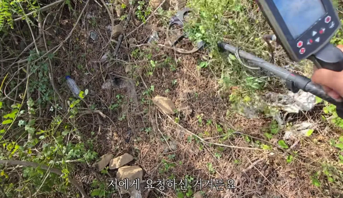 인디아나 웁스 (33).bmp.ren.jpg 스압 ) 금속탐지기로 고인의 유품을찾아준 유튜버
