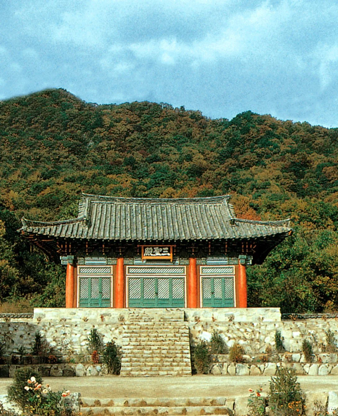 삼성사.jpg 북한에 남아 있는 단군 관련 유적들