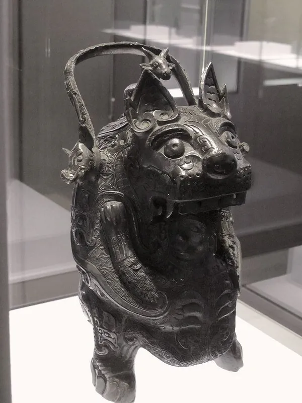 800px-La_Tigresse,_bronze_vessel_to_preserve_drink._Hunan,_11th_BC._Cernuschi_museum.jpg ๋๋ผ์ด ๊ณ ๋์ ์กฐํ ์ ๋ฌผ๋ค