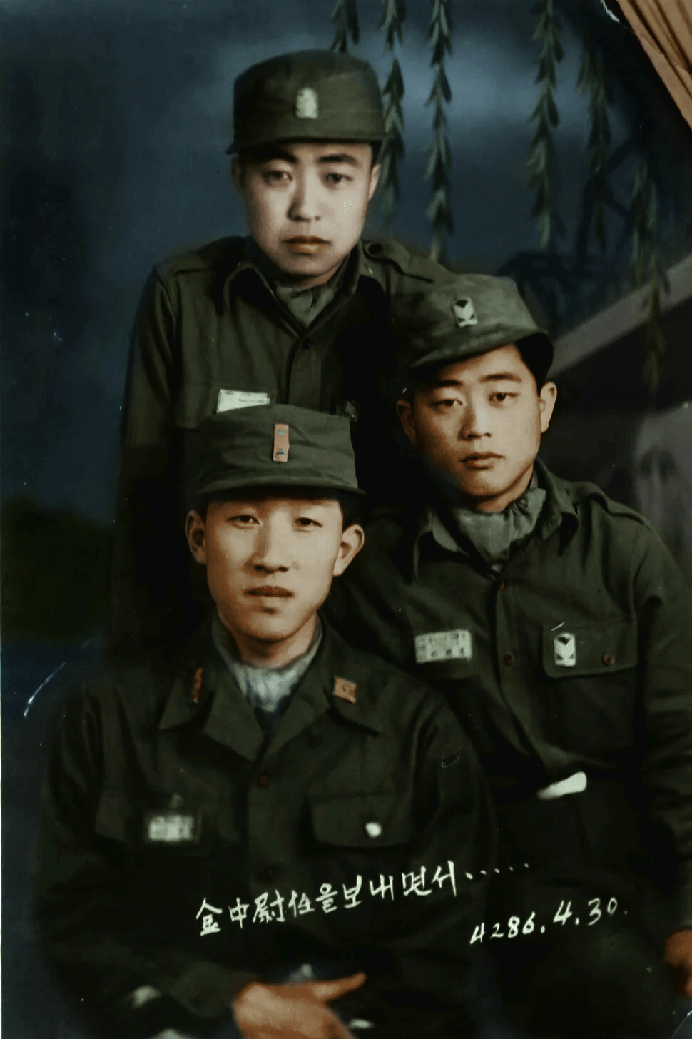 1000038312.png 컬러로 복원한 광복군 출신 한국군 장교 사진.jpg