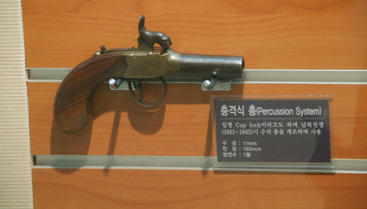 (10).jpg (스압) 대한민국 경찰박물관에서 전시된 압수한 불법무기들 사진