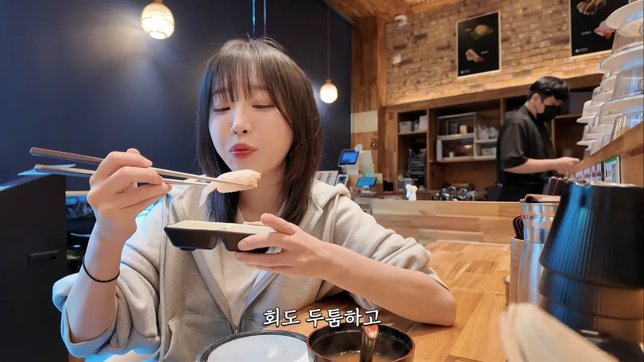 1900원 회전초밥 몇접시 먹었을까_🤔 메뉴만 100가지_! 엄청난 인기의 청주 3단 회전초밥 3-12 screenshot (1).png 청주에서 회전초밥 100접시 넘게 먹방한 쯔양 근황 ㄷㄷㄷ