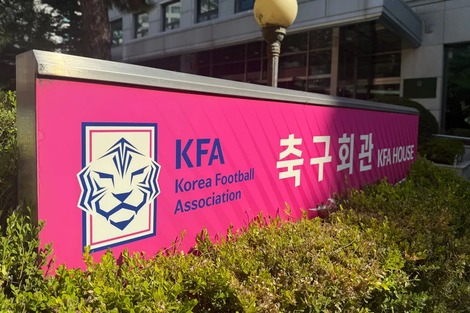 4fab61b7-83d1-42e4-989c-d9d31e82aa97_w960_r1.5_fpx56.24_fpy55.webp [슈피겔] 한국 축구협회, 외국인 심판들에게 성접대 의혹