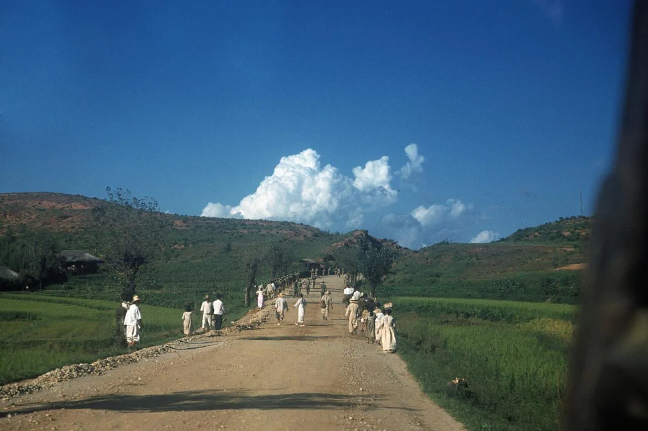 e_slides_13_014_15433724133_o.jpg 희귀사진(KOREA, 1952)