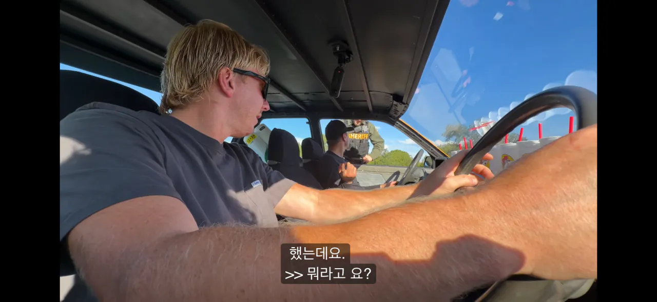 IMG_8652.png 세상에서 가장 옆으로 넓은 차를 만든 미국형들 ㅋㅋㅋㅋ