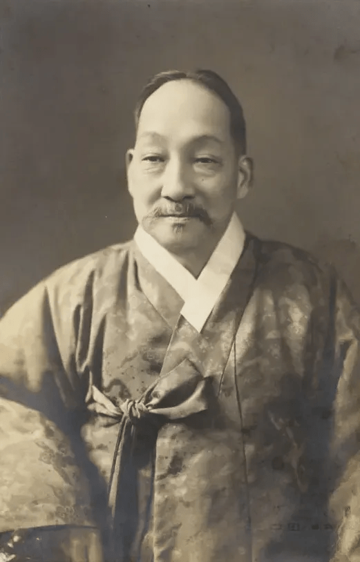 image.png 포텐간 윤덕영/순정효황후는 포도임