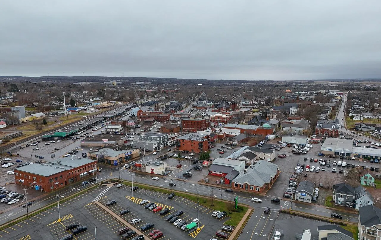 Aerial_view_of_Truro,_Nova_Scotia.jpg 캐나다 대서양 시골에서도 점차 격화되는 생활비 논쟁..