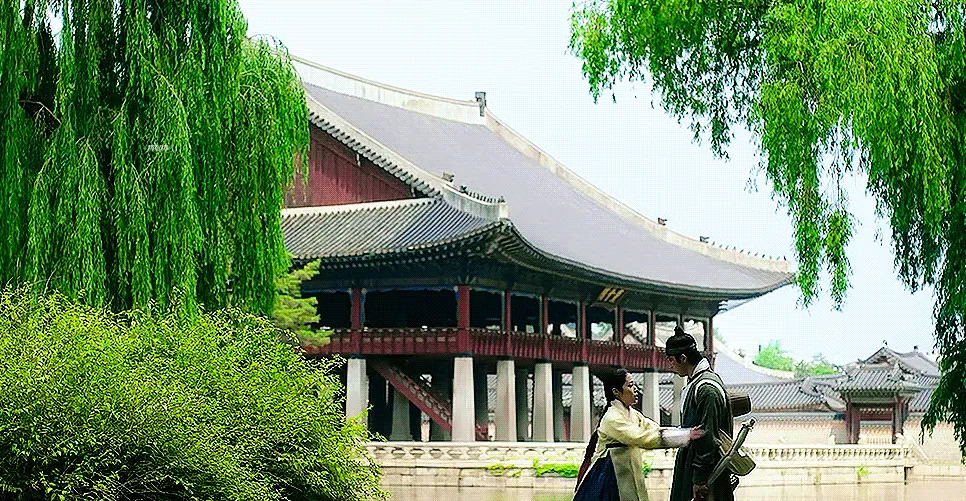 반응 꽤 좋은 넷플릭스 한국드라마 '동궁' 미장센(풍경미).gif