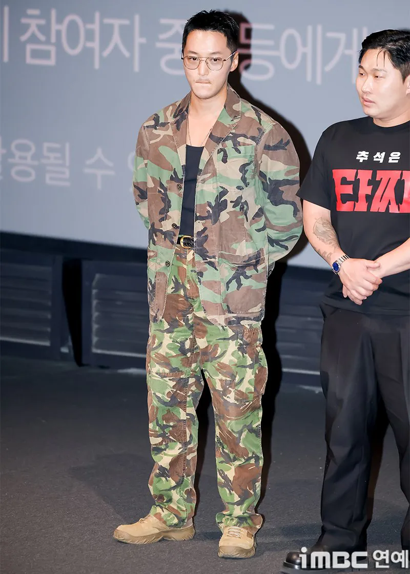1000013224.jpg 오늘자 변요한 밀리터리 패션.jpg