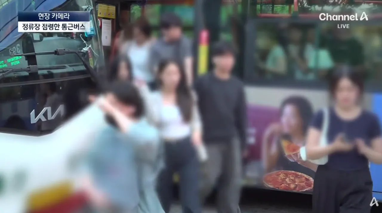 출퇴근길 정류장 점령한 ‘대기업 통근버스’ (14).png 불법이지만 막을방법 없다는 ‘대기업 통근버스’ 정류소 점령