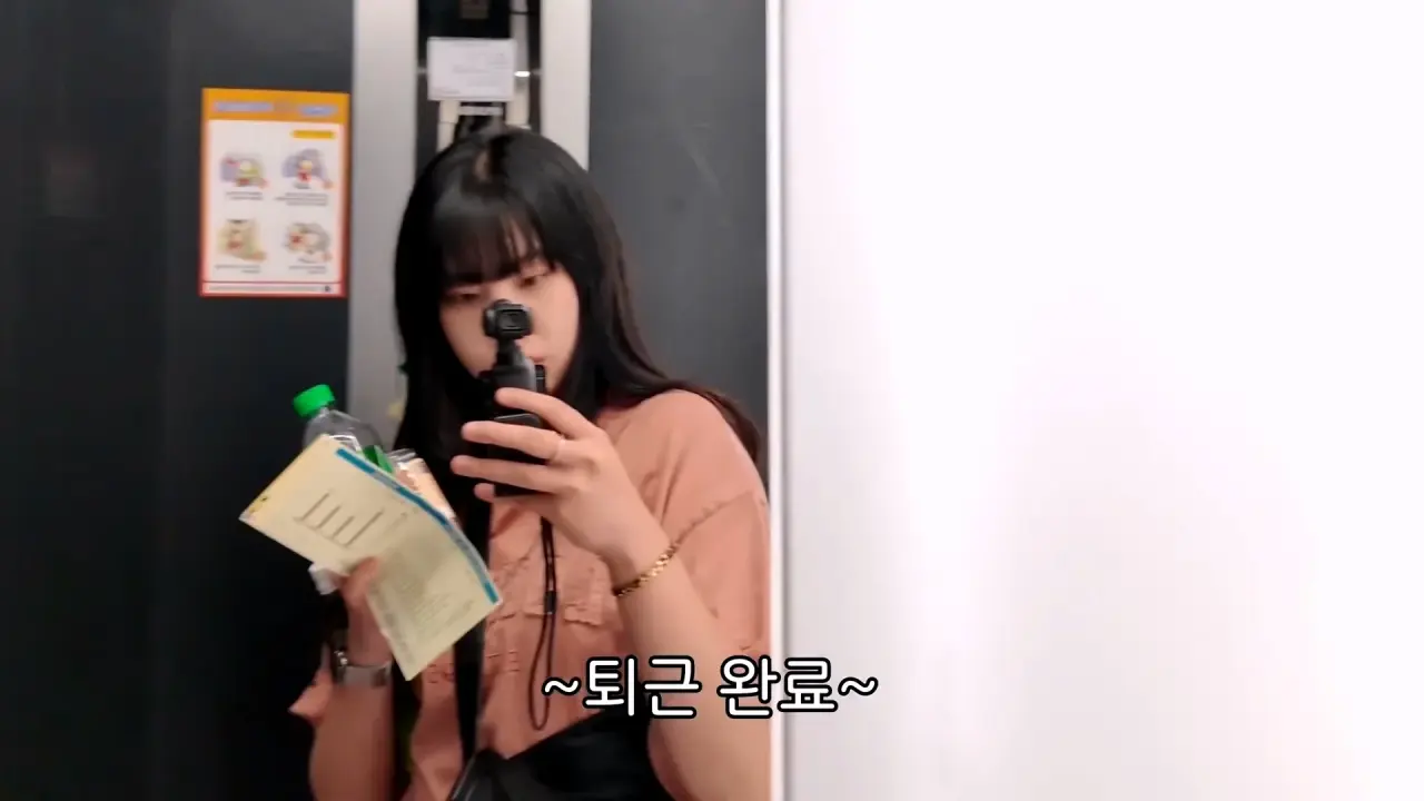 1000054700.webp 7억짜리 언박싱하는 20대 여성