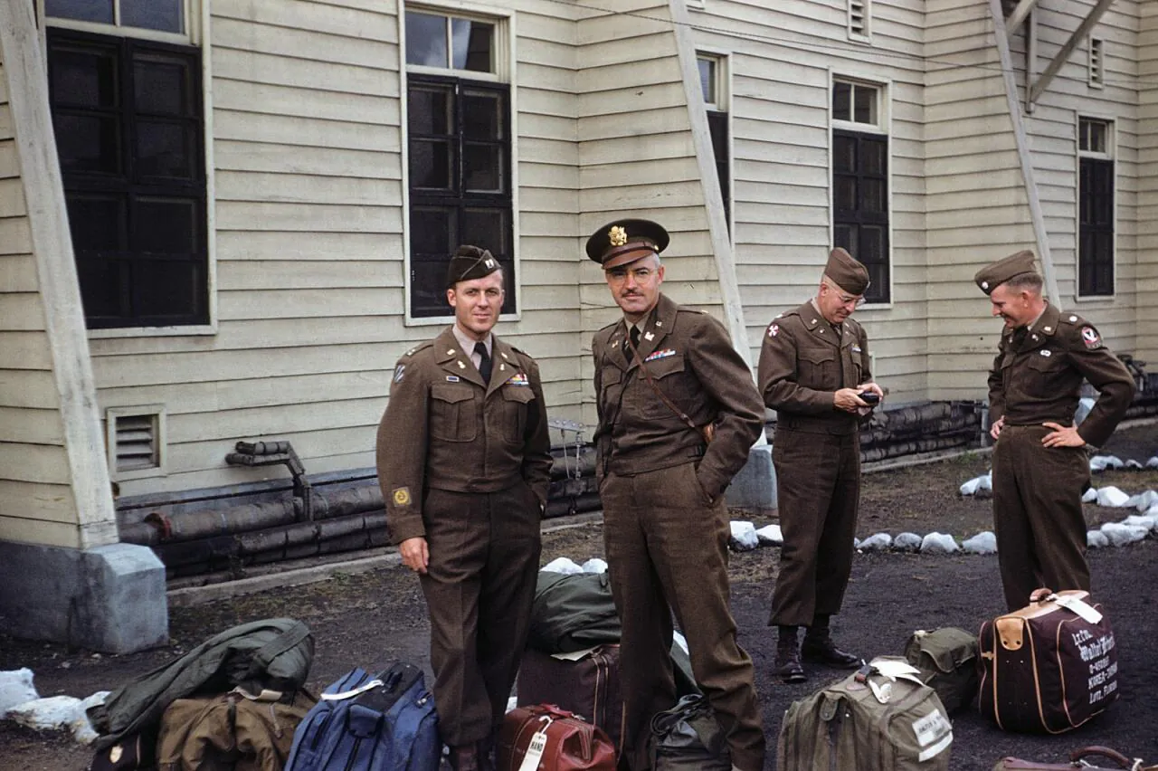 e_us-army-officers1952_15865779128_o.jpg 희귀사진(KOREA, 1952)
