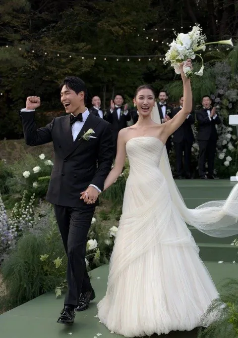 1000493177.jpg '케데헌' 이재, 샘 킴과 깜짝 결혼…gisa