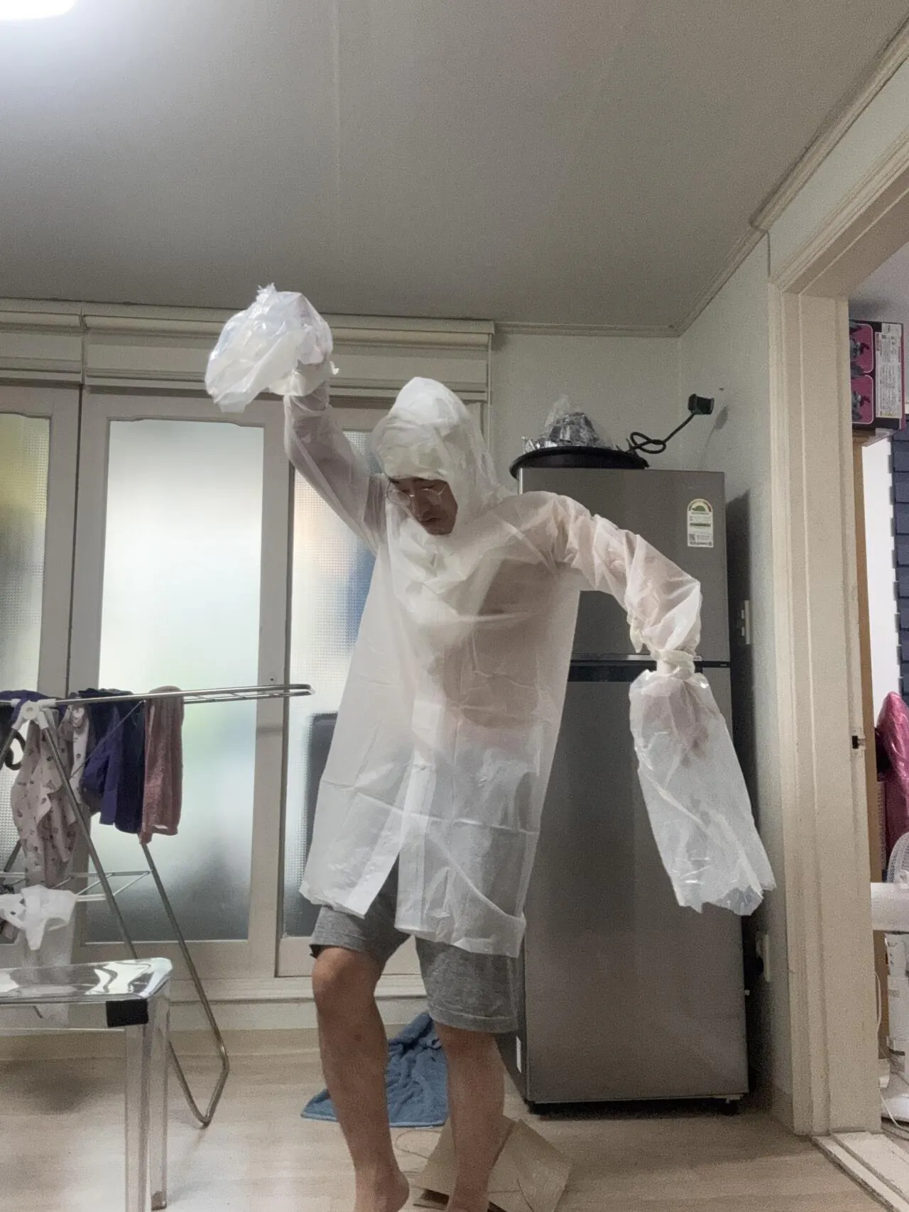 IMG_7020.jpeg 발로란트에 나오는 제트 연막폭탄 코스프레 해봤다.