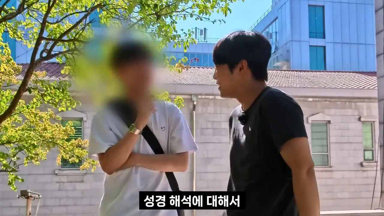 종교는 인간이 만들었다는 서울대생, 목사는 답할 수 있을까.mp4_20261001_153000.329.jpg 서울대생이 목사에게 말하는 종교는 인간이 만든것이라는 이유