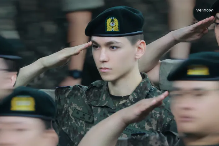 image.png 실시간 육군훈련소 수료식하는 모 연예인.jpg