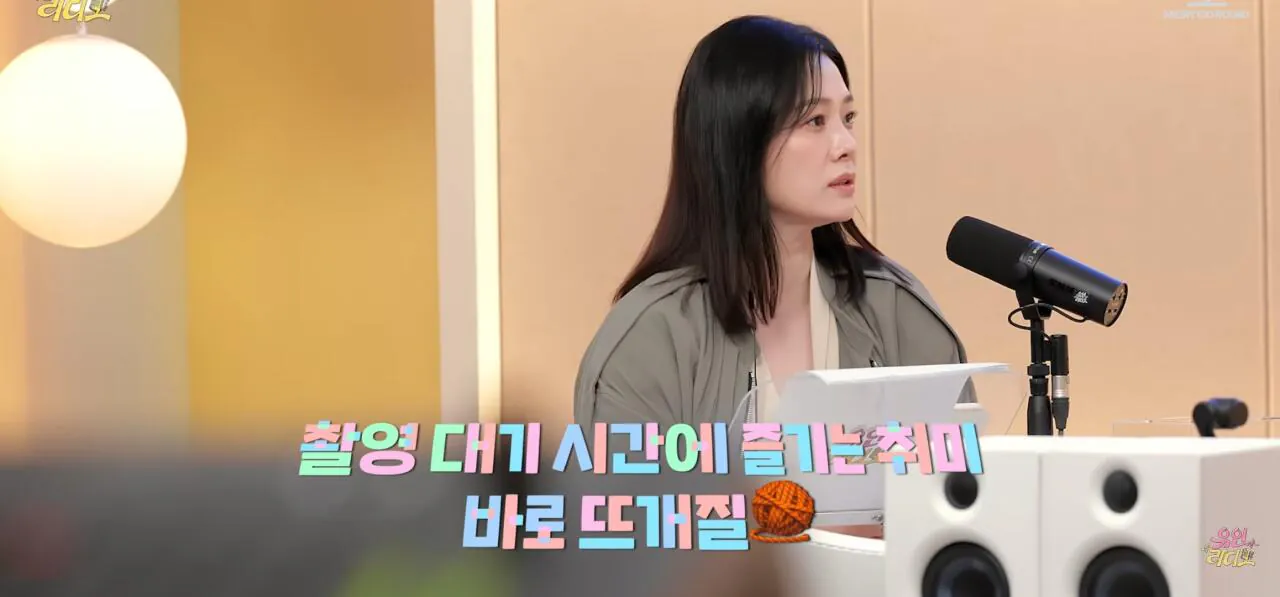 '50세 미혼' 배우 김현주, 외로움 커 하루종일 뜨개질..jpg