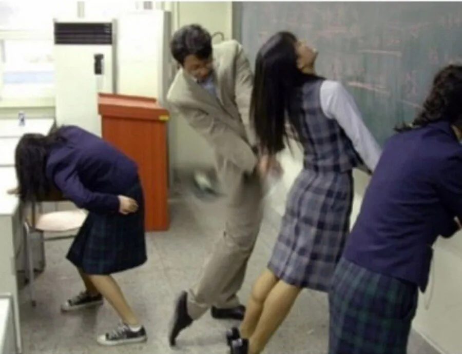 1000039836.jpg 지금이었다면 파면당할 화이트데이 등장 교사.jpg