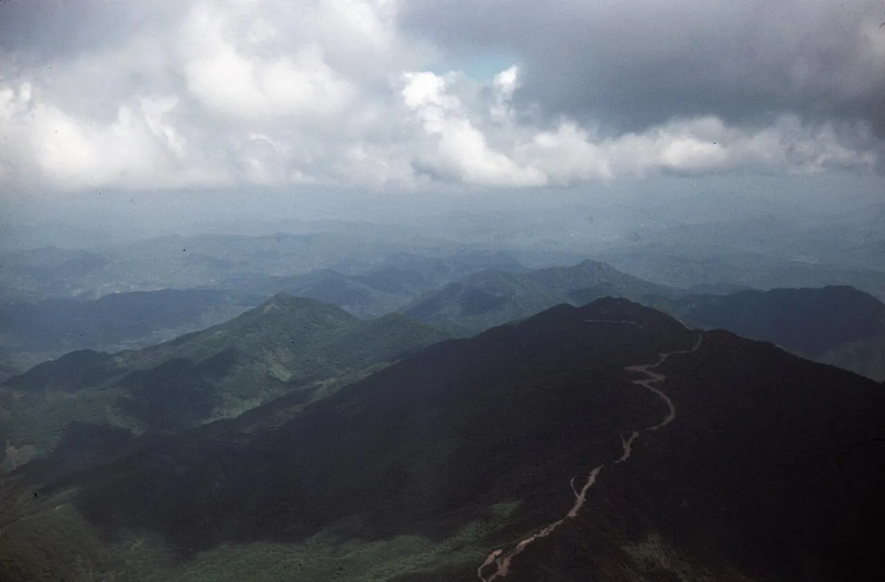 e_korean-mountains-1952_16268198205_o.jpg 희귀사진(KOREA, 1952)
