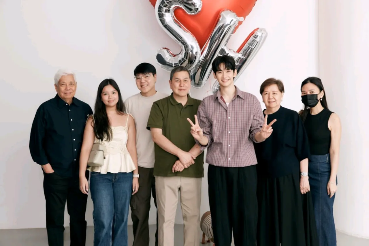 10083176236_4330174_15fbedbc36695fa2ef4654145c8eef18.png 오늘 활동 복귀한 김수현 외모 근황 ㄷㄷㄷㄷㄷ