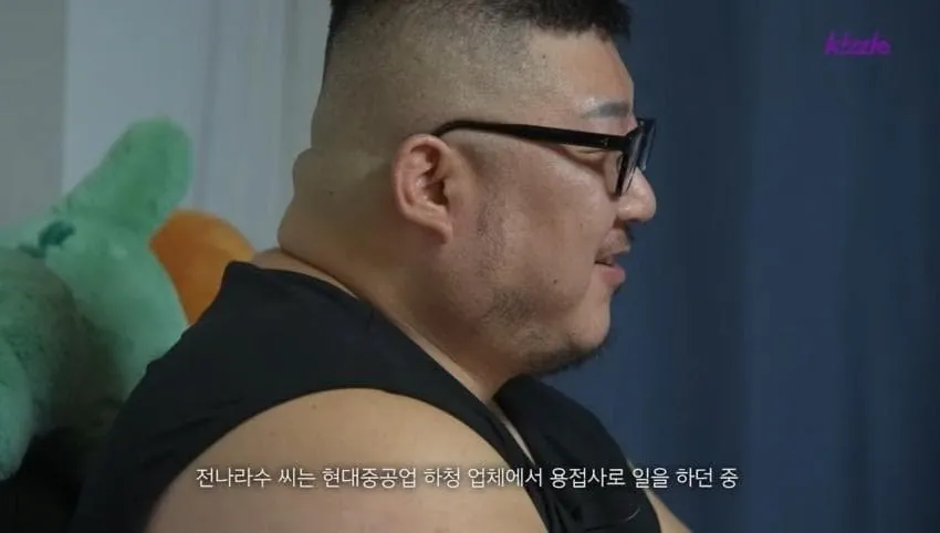 image.png 다리가 절단된 조선업 청년.jpg