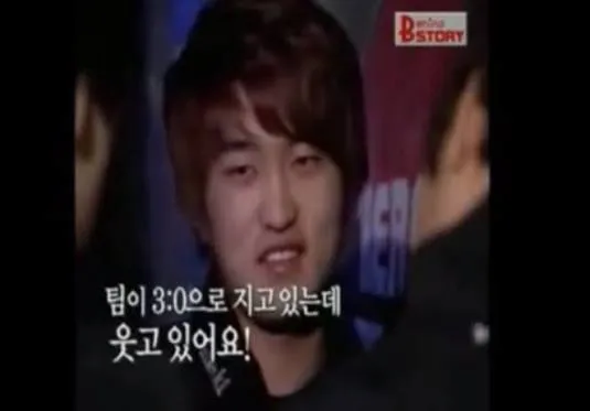 image.png KT 일류롤스터 팀이 지고 있는데 웃고있어요!!!!!!.gif