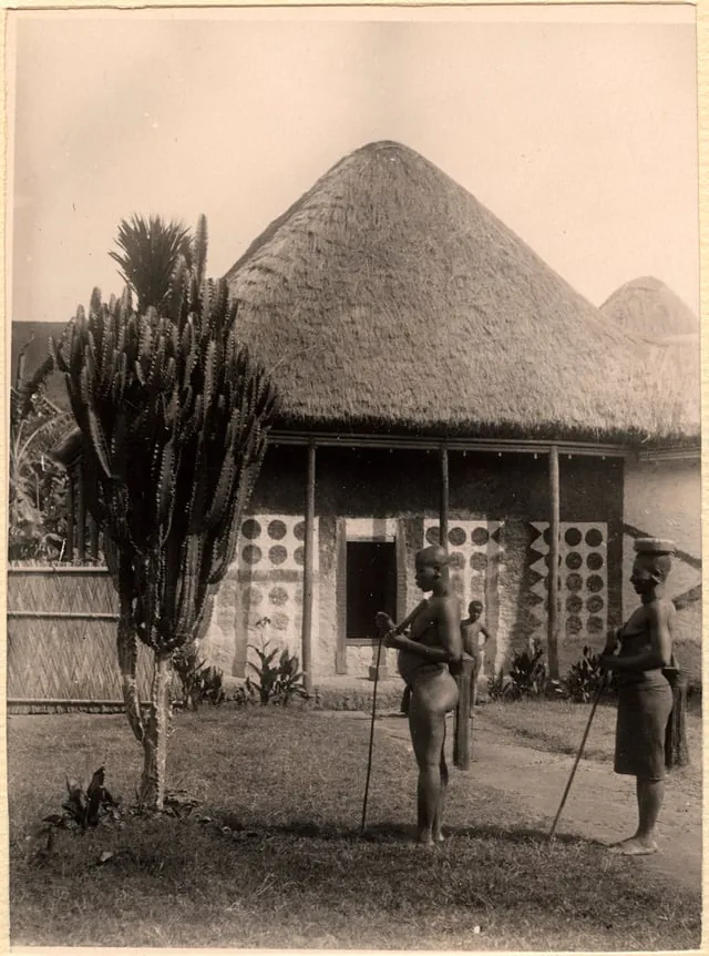 bamun-house-from-the-bamum-people-cameroon-v0-9m9d5rflivdf1.jpg 스압) 19-20세기 서아프리카 건축물