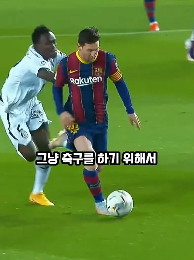 1791332383505.jpg 오코차 "메시 vs 호날두? 무조건 메시다" ㄷㄷㄷㄷ.jpg