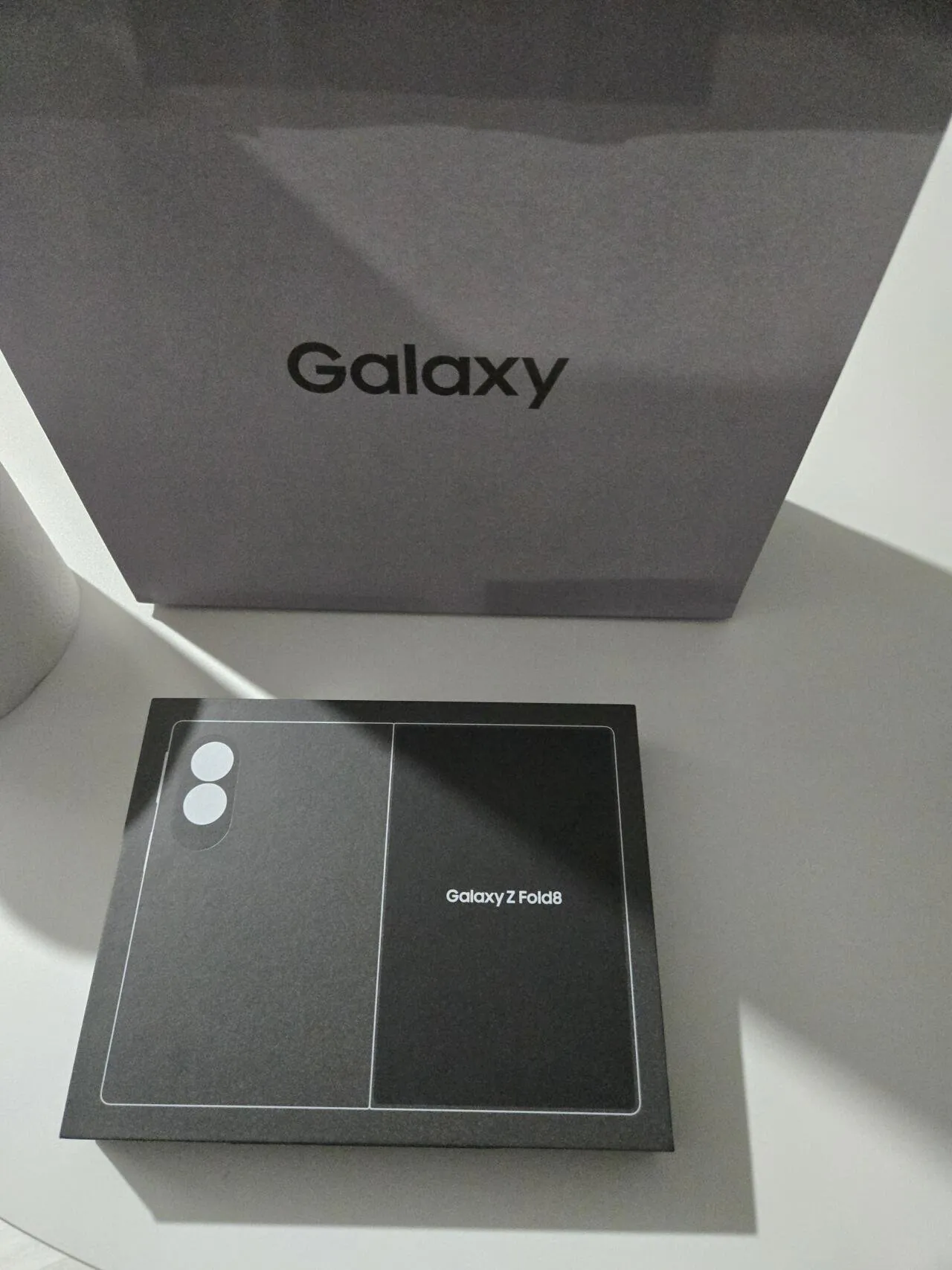 1시간전에 폴드8 구매해서왔다