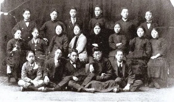 image.png 싱글벙글 역사를 잊은 민족에겐 미래가 없다