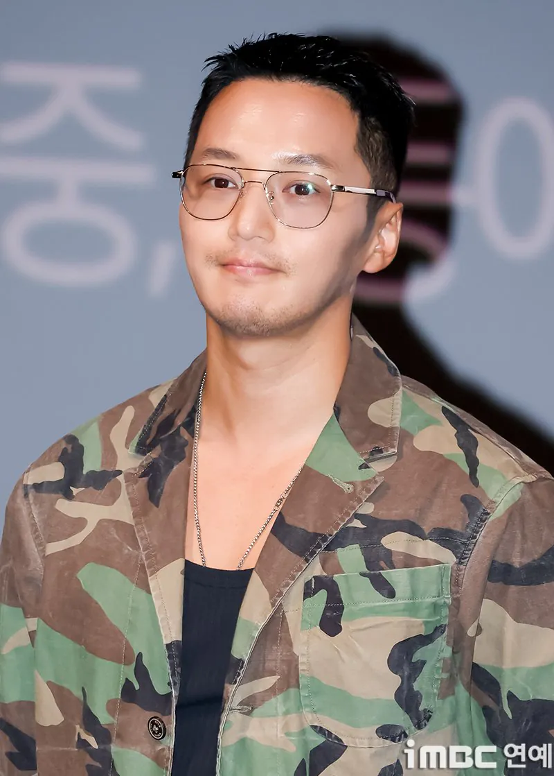 1000013222.jpg 오늘자 변요한 밀리터리 패션.jpg