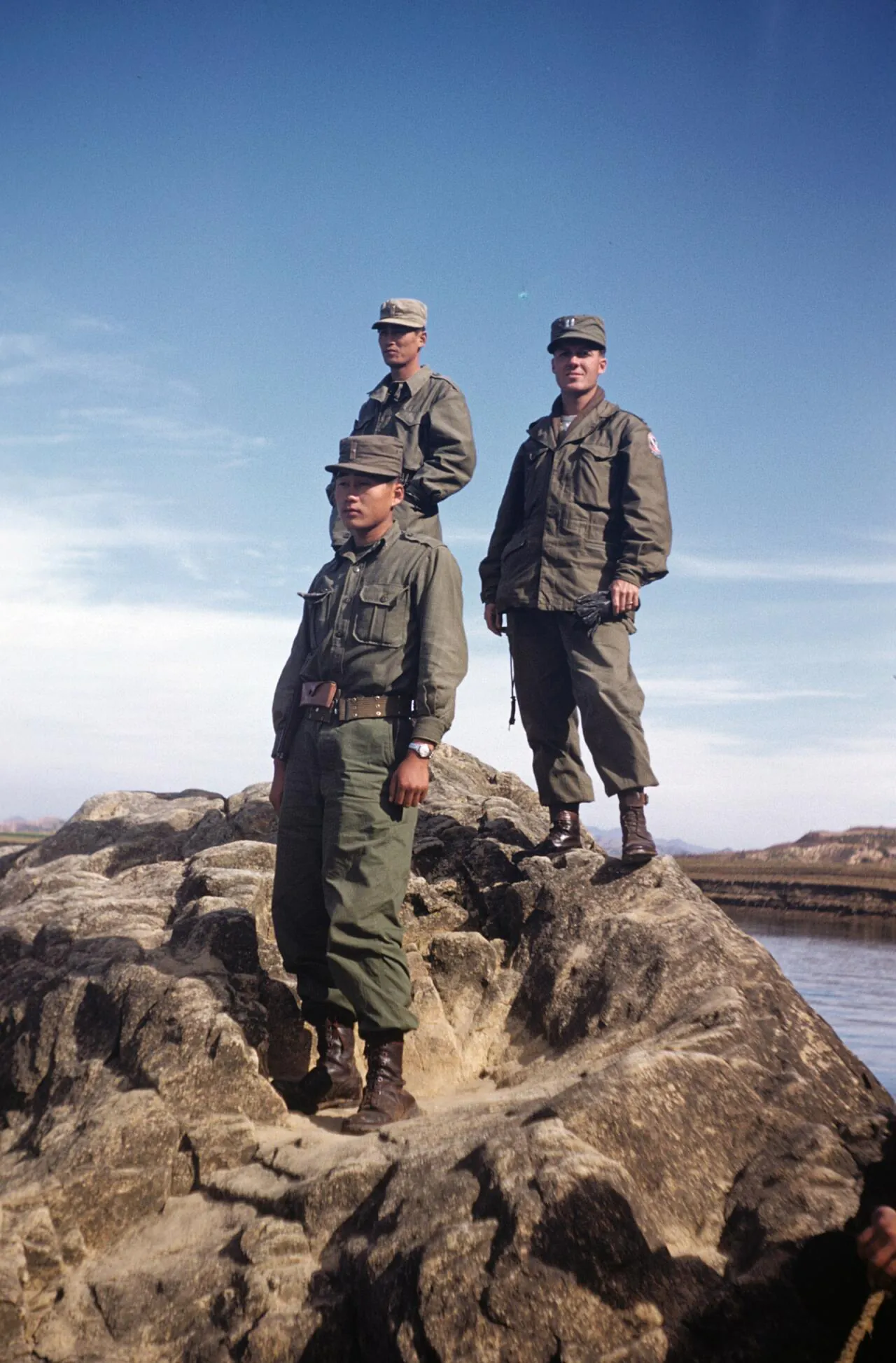 e_rok-and-us-officers1952_15520337304_o.jpg 희귀사진(KOREA, 1952)