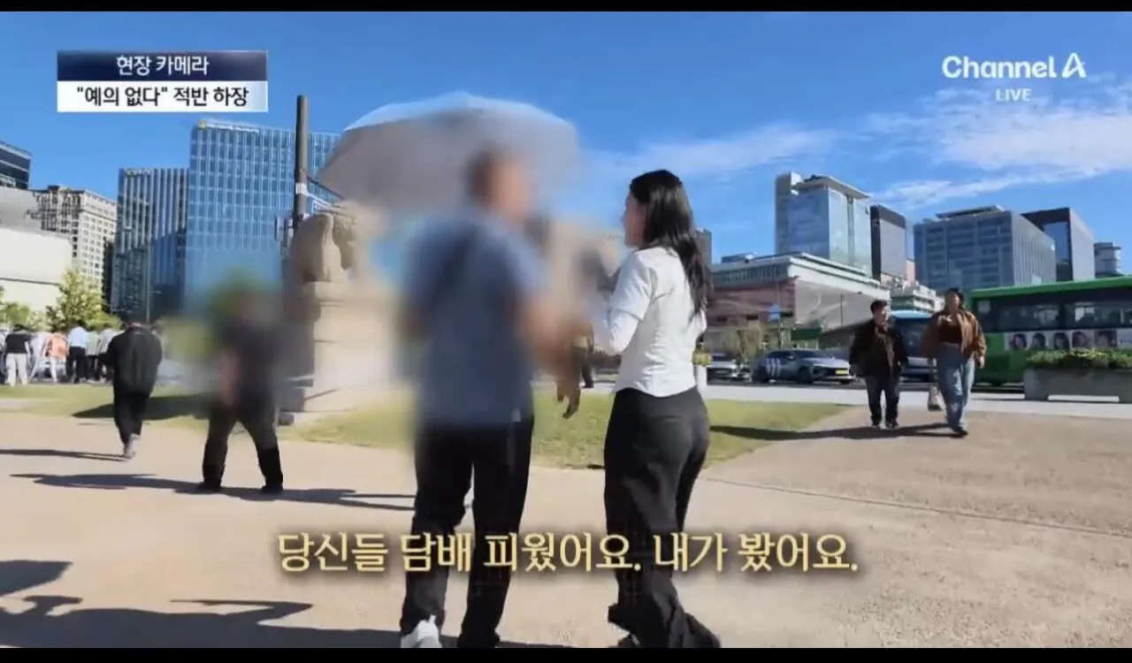 IMG_4569.jpeg 경복궁에서 담배피는 그 나라 관광객