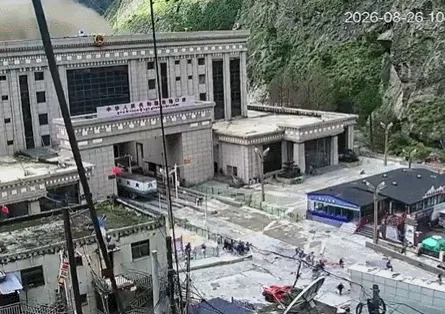 X 갈무리 [단독]엄홍길 “히말라야 곳곳 빙하 녹는게 보여…한번 둑 터지면 재앙”