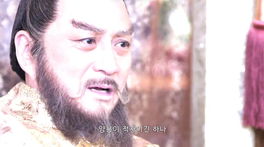 30.png 빨리 황제가 되고 싶어서 아버지를 독살하려는 아들