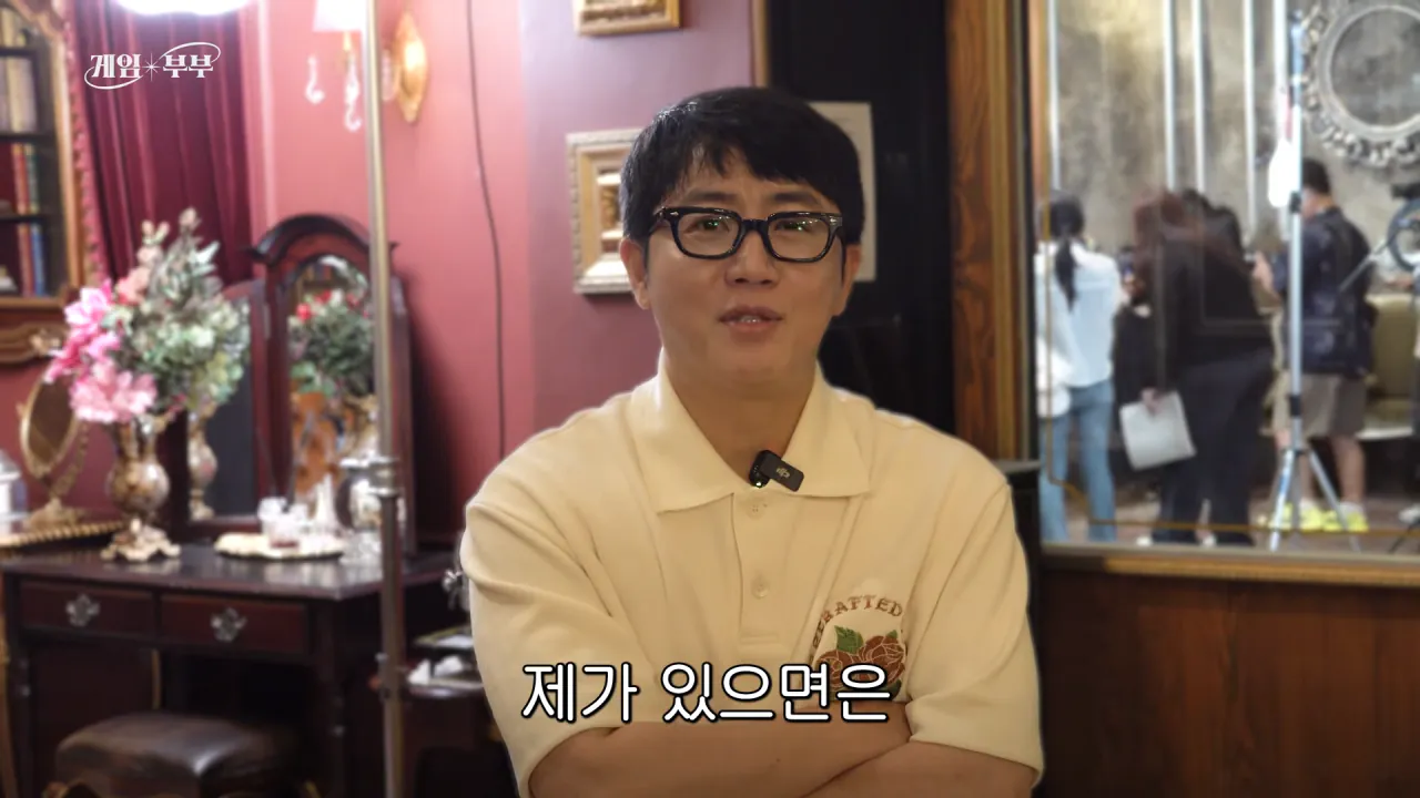 “정상적인 가족 아냐“ 도파민에 미친 부부 (김가연, 임요환, 홍진호, 페이커, 예비사위) 4-2 screenshot.png 임요환 가족과 가족사진 함께 찍게된 홍진호 ㅋㅋㅋㅋㅋㅋ