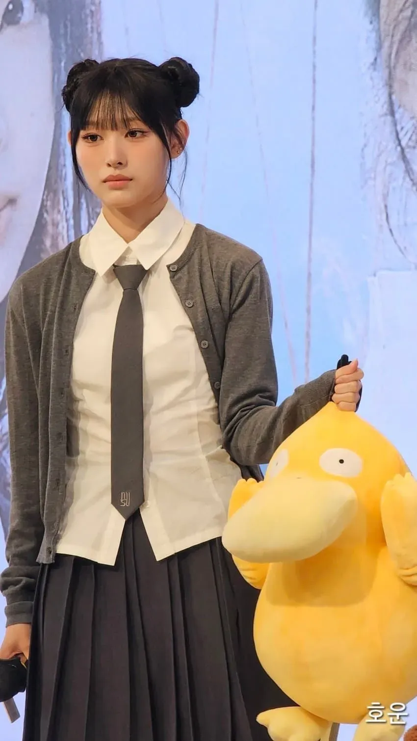 1000072408.jpg ๋ฆฌ์ผ๋ ๋ฏธ๋๋ฏธ์ ๊ธฐ๋ฌํ ์๊ทธ๋์ณ ํฌ์ฆ.jpg