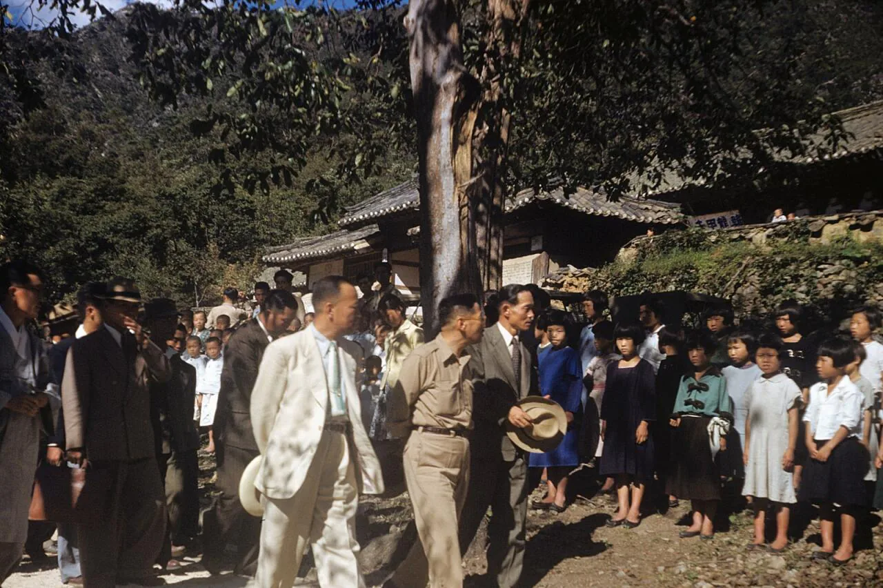 e_vip-visitors1952_15433839473_o.jpg 희귀사진(KOREA, 1952)