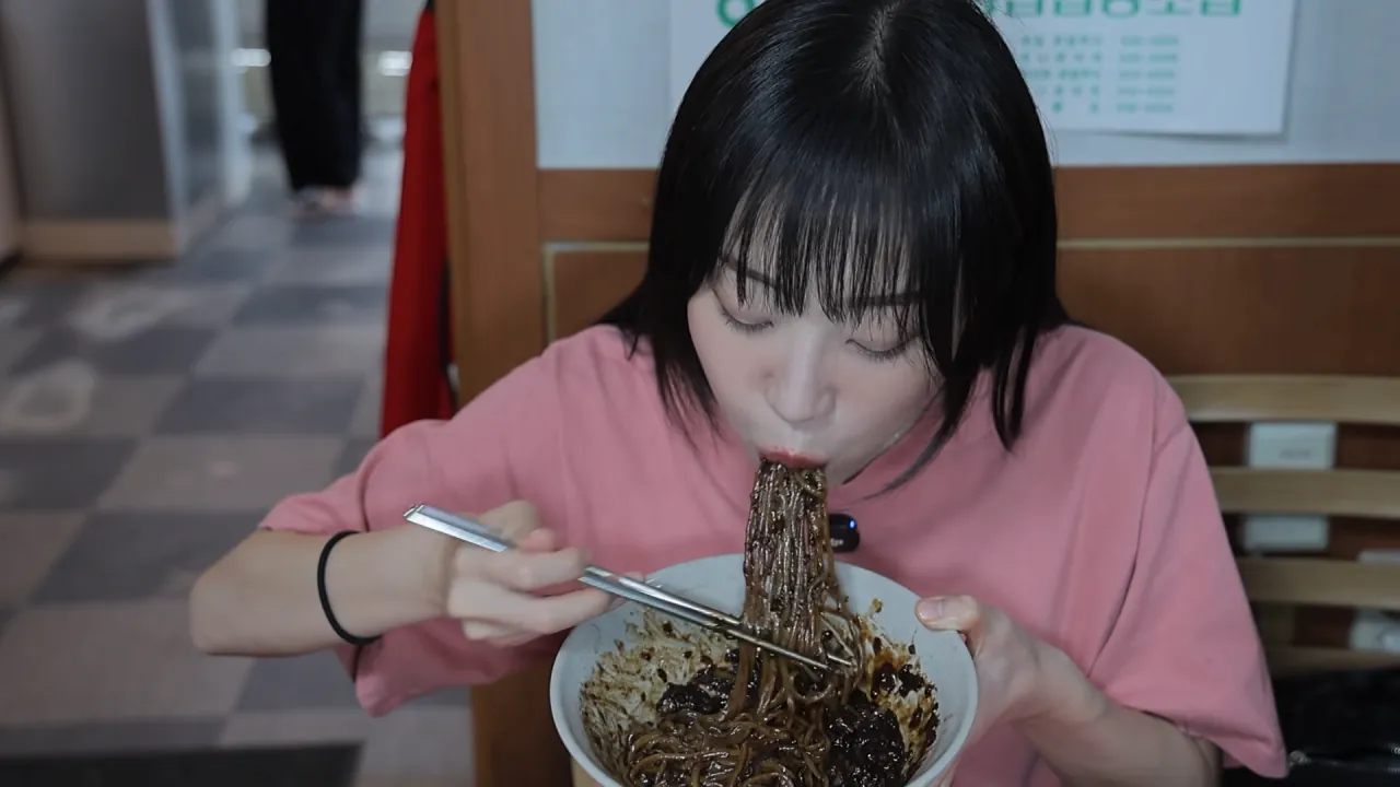 비빔짬뽕으로 유명한 중국집_🤔 볶음탕수 짜장면 군만두 탕수육 짬뽕 다 먹었습니다 8-1 screenshot.png 정읍에서 중국집 먹방한 쯔양 근황 ㄷㄷㄷㄷㄷ