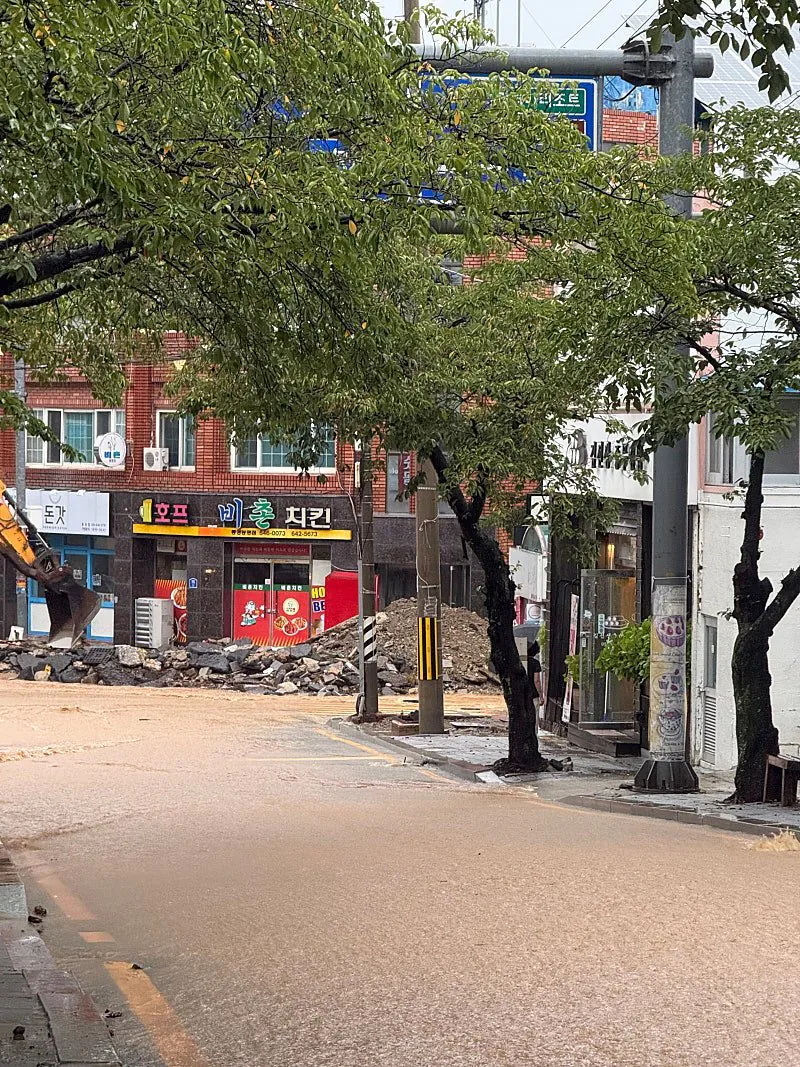 폭우로 도로가 무너진 통영 상황