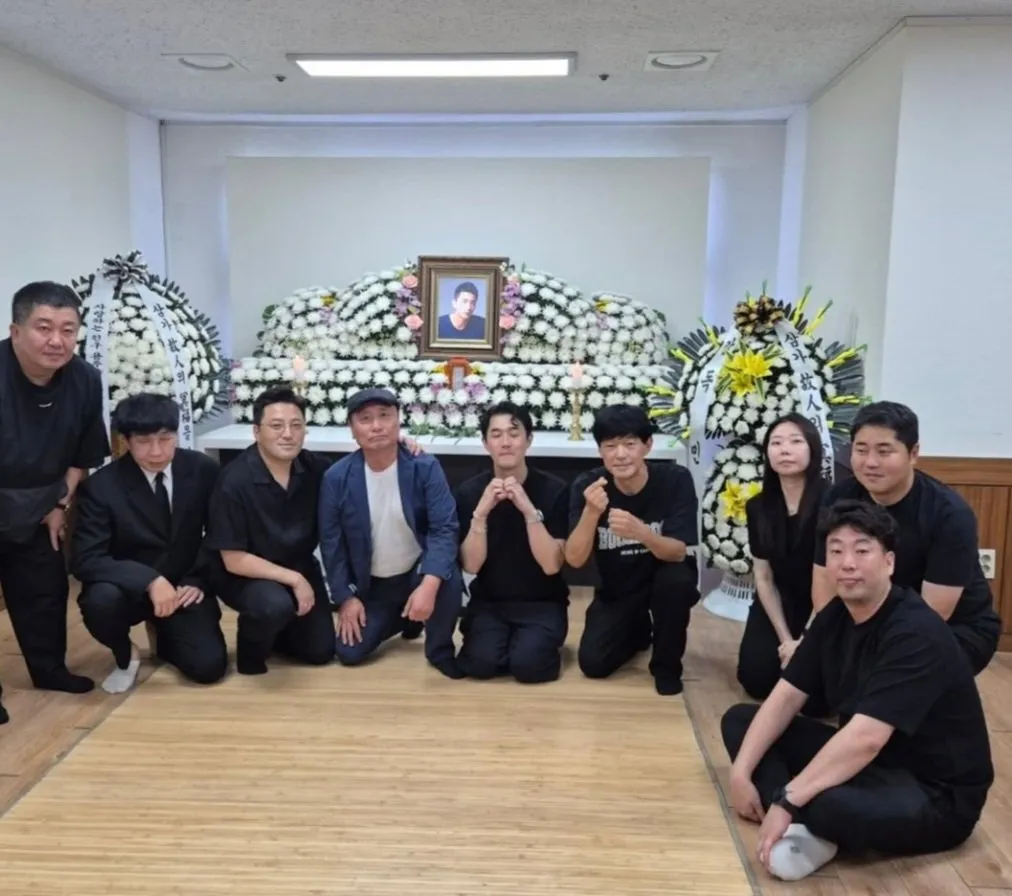 38540.jpg 故 이용주 배우를 떠나 보내는 푸른거탑 제작진,배우들