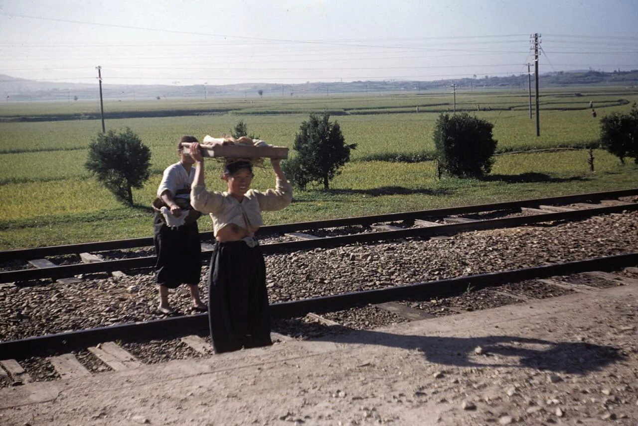 e_slides_13_007_16027576456_o.jpg 희귀사진(KOREA, 1952)