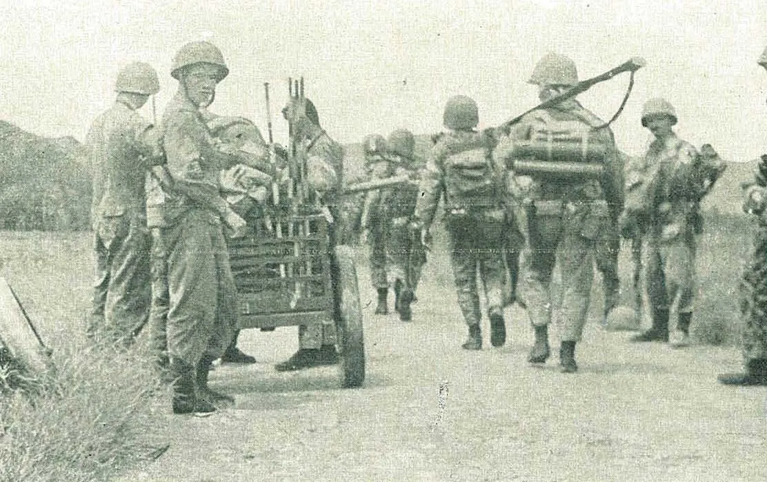 Indonesian_Navy_Commando_Corps_trekking_to_Amurang_,_Jalesveva_Jayamahe,_p153.jpg 인도네시아 해군이 1960년대 동남아 최강이었던 이유