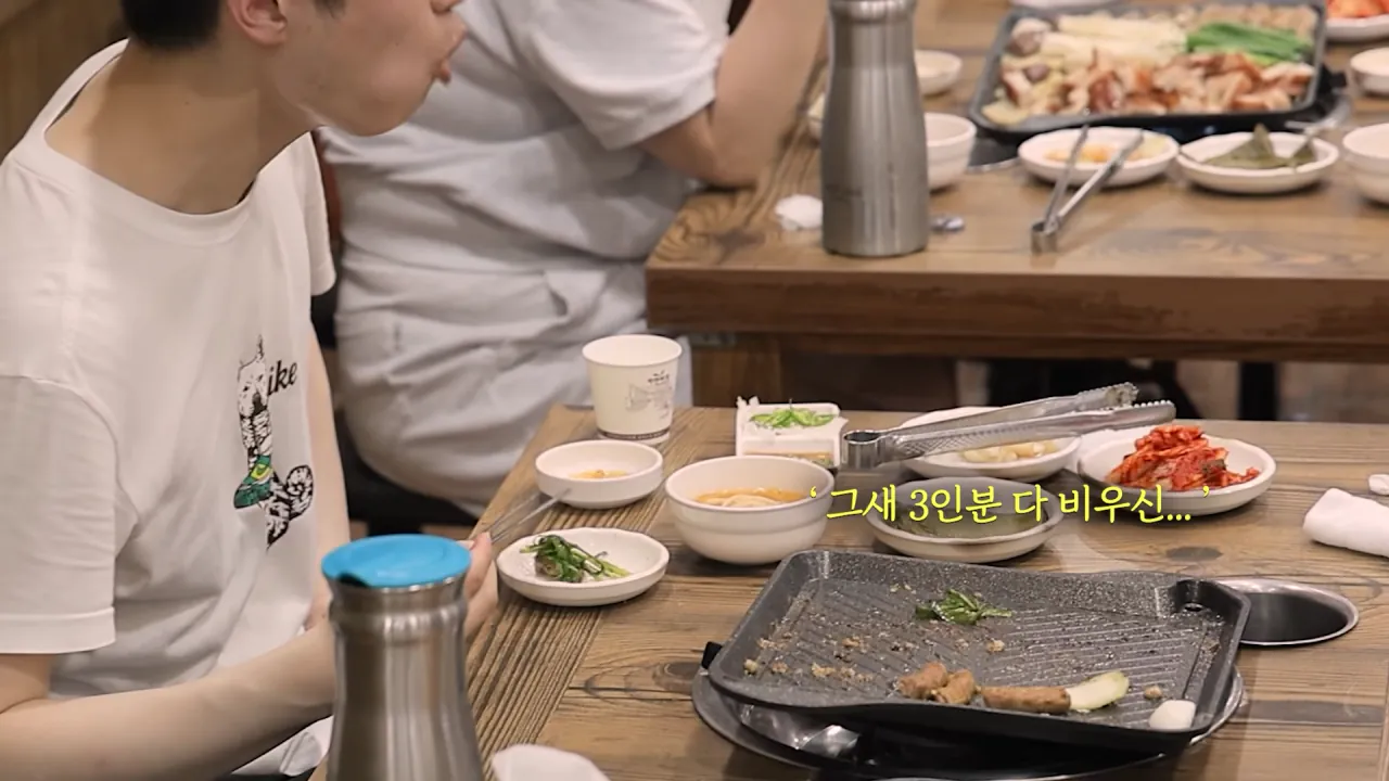 저랑 똑같이 먹는다는 옆손님.._!😨 곱창 총 17미터 대결했습니다🔥 충주 소곱창 먹방 14-16 screenshot.png 곱창 10인분 먹방하다가 먹방 후배(?) 만난 쯔양 근황 ㄷㄷㄷ