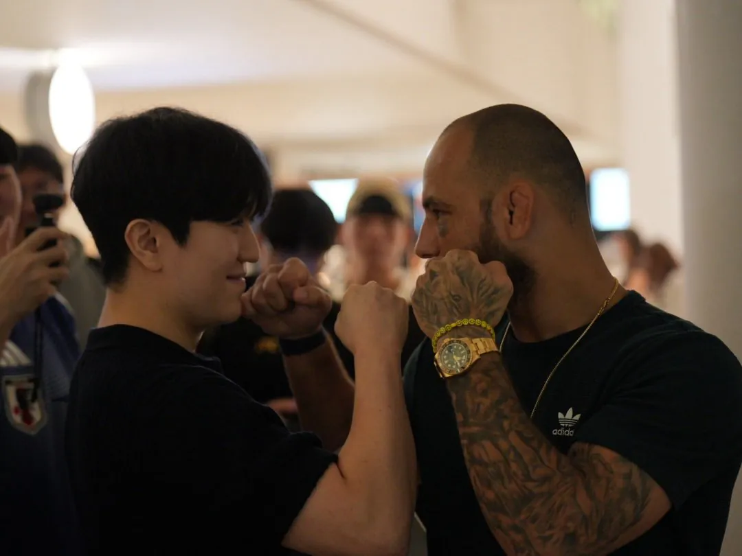 5.jpg 오늘 드디어 한국에 방문한 UFC 페더급 5위 제앙 실바 ㄷㄷㄷㄷㄷ