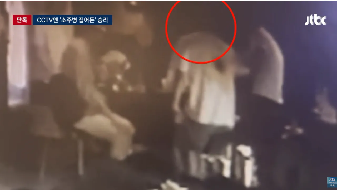 [단독] '소주병 집어든' 승리, 말리는 일행…당시 CCTV 입수 (5).png [단독] '소주병 집어든' 승리, 말리는 일행 당시 CCTV 입수