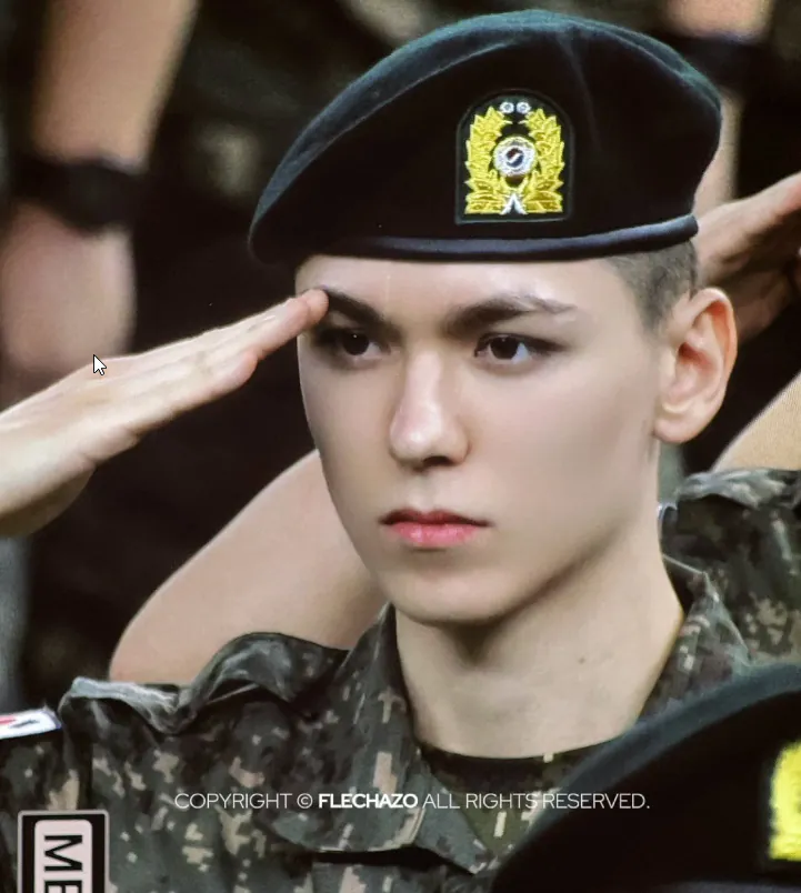 image.png 실시간 육군훈련소 수료식하는 모 연예인.jpg