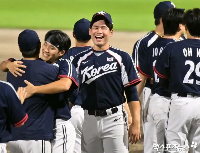 image.png [월간자이언츠] 26년 9월 "8년만의 홈 개막전을 위하여"